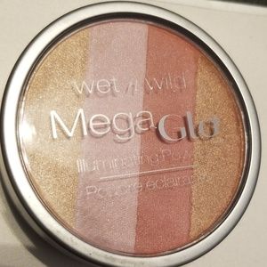wet n wild Makeup - 5/25 bundle. Wetnwild Megaglow illuminating powder wet n wild Makeup - 5/25 bundle. Wetnwild Megaglow illuminating powder